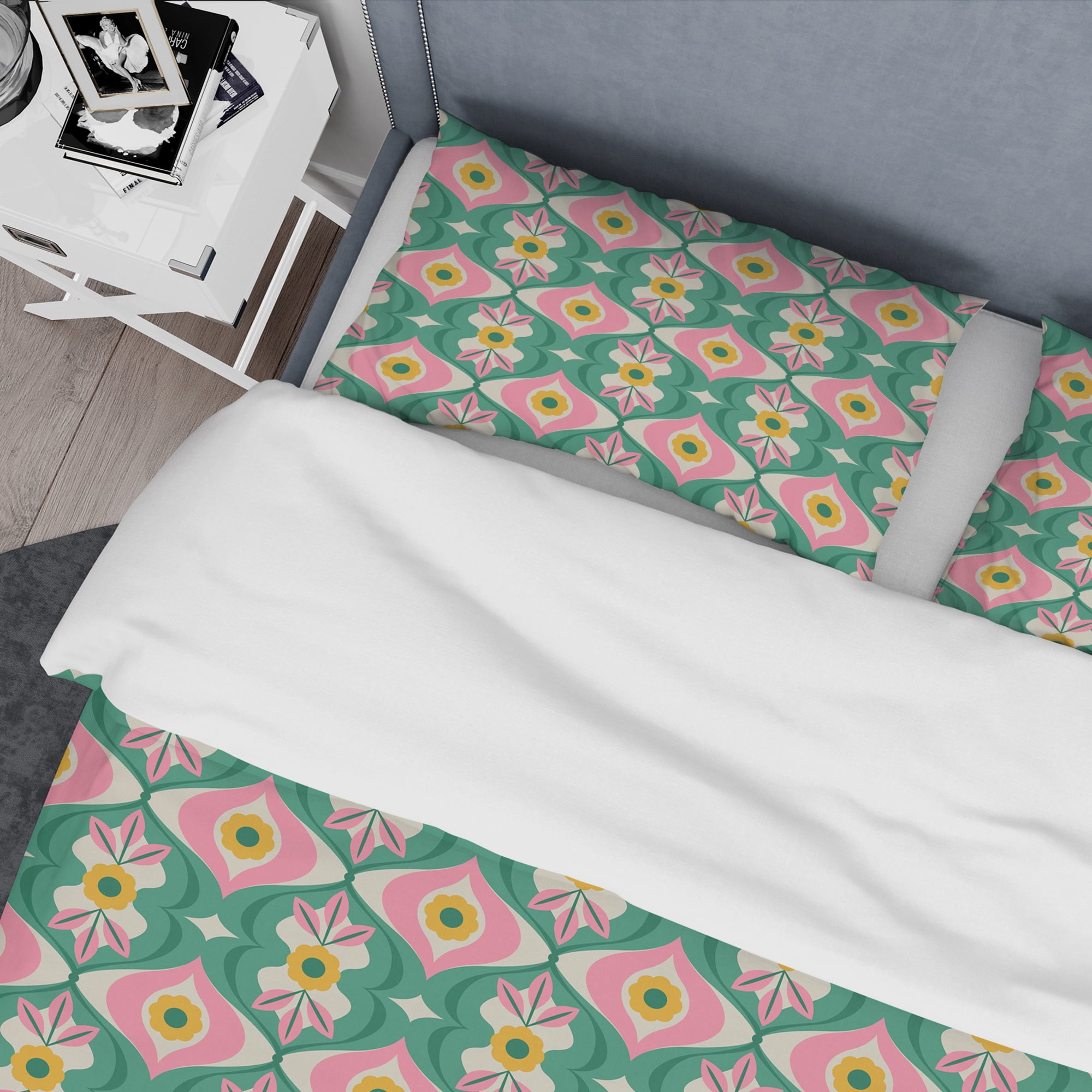 Designart 'retro pattern with flowers and leaves' Mid-Century Modern Duvet Cover Set