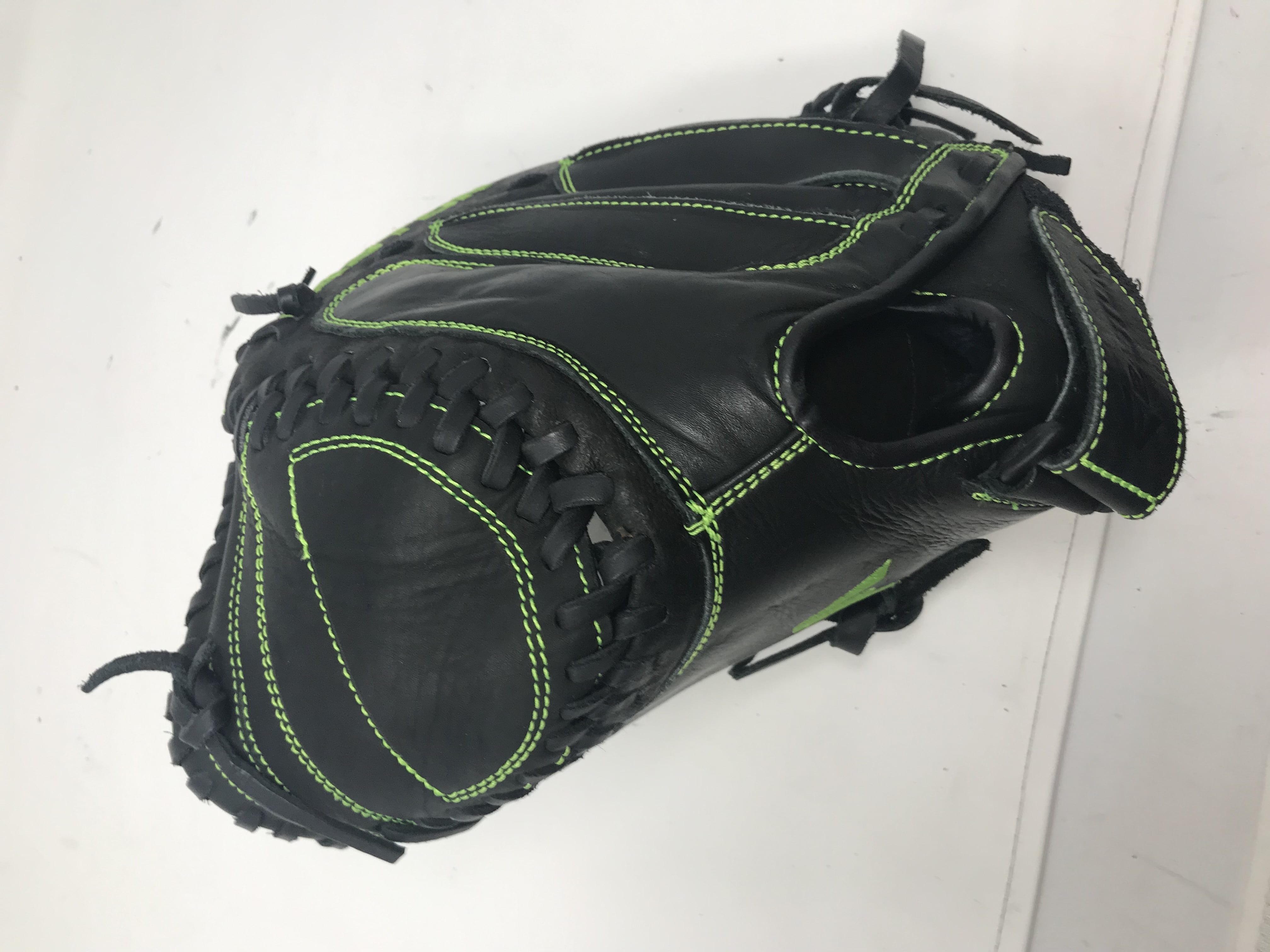 Easton 33" Synergy Series Fastpitch Softball Catchers Mitt, Left Hand Throw