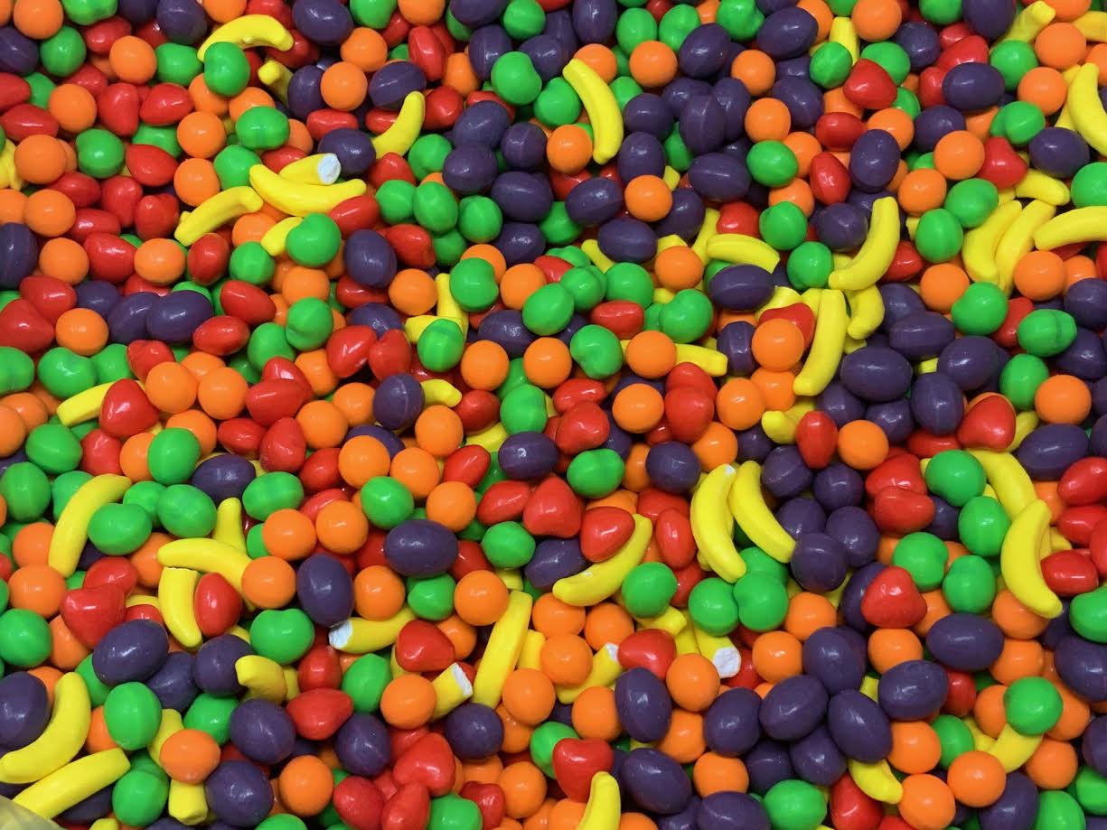 Gumball Collectibles Willy Wonka Runts Fruit Shape Candy Vend Machine