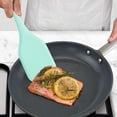 thumbnail image 4 of Espátula de silicona de una pieza para cocina, espátula antiadherente para cocina, para hornear, cocinar, mezclar, resistente al calor, antiadherente, sin BPA, de grado alimenticio, 4 of 5