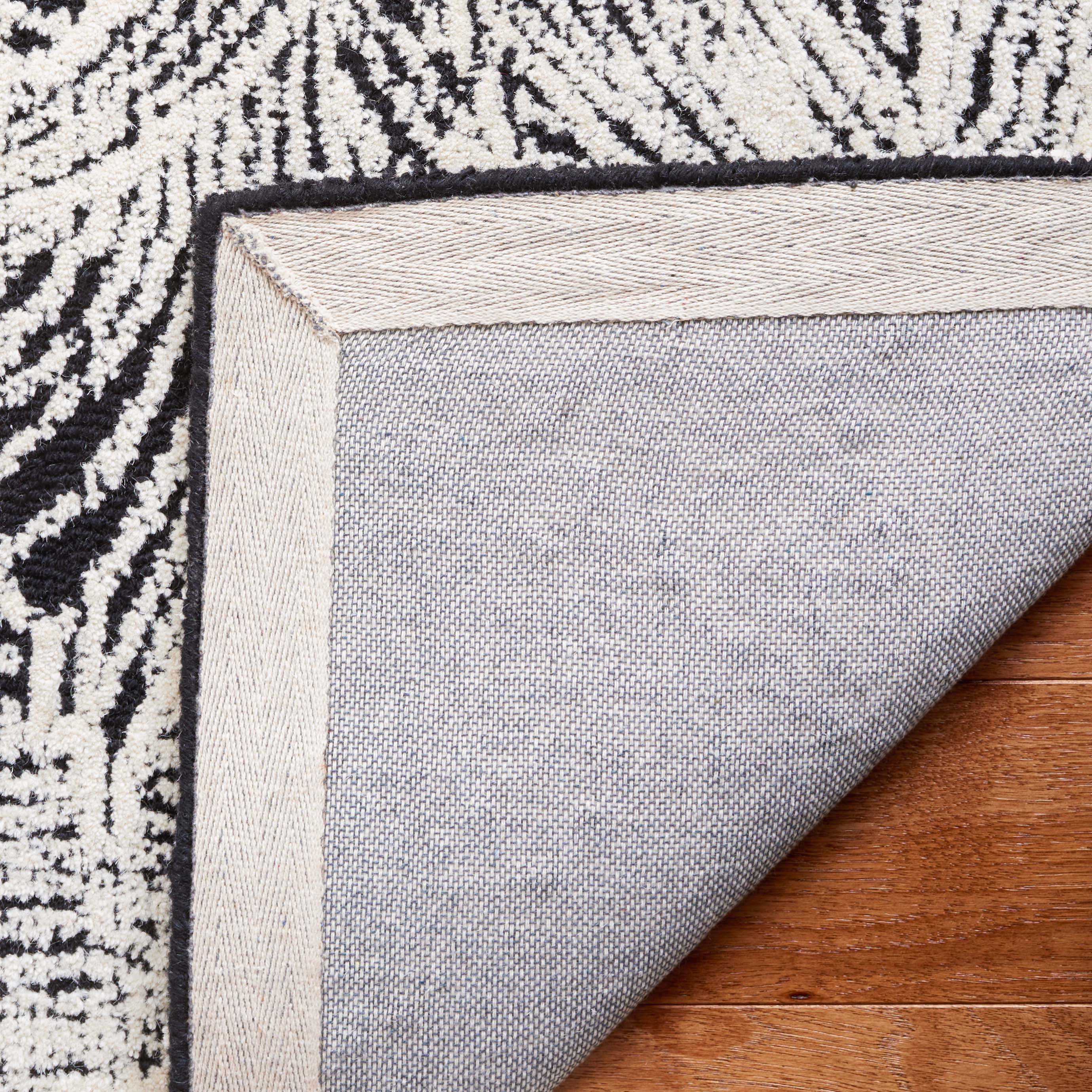 SAFAVIEH Ebony Aaliyah Floral Area Rug, Black/Ivory, 8' x 10'