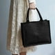 thumbnail image 2 of 6 Piezas Bolsas de Arpillera Negras, Bolsas de Yute con Asas e Interior Laminado, Bolsas de Regalo para Dama de de Boda, Bolsas en Blanco, 2 of 10