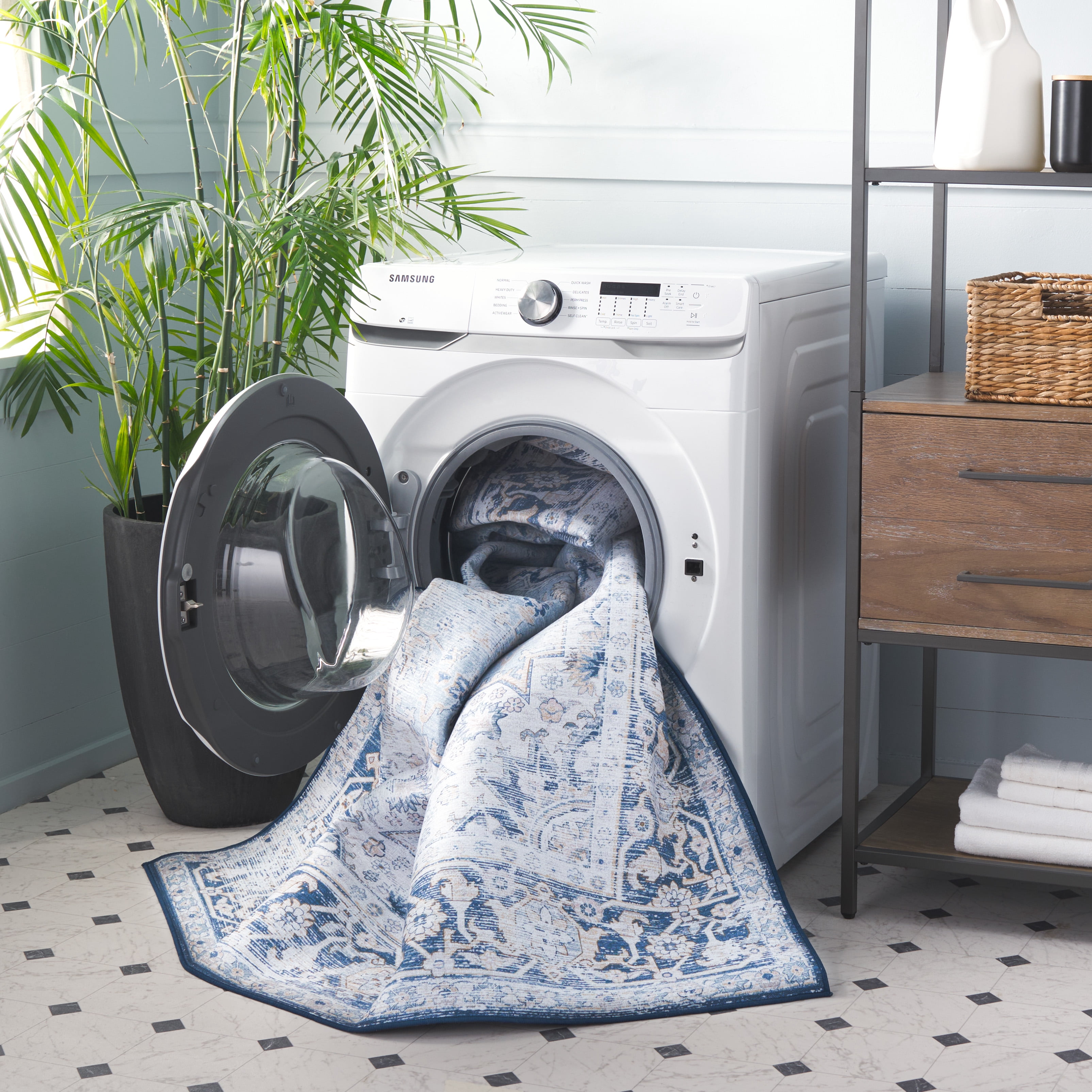 SAFAVIEH Tucson Brooke Traditional Machine Washable Area Rug, 6' x 9', Light Blue/Navy