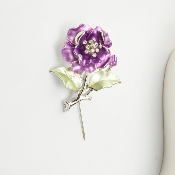 Female brooch clearance