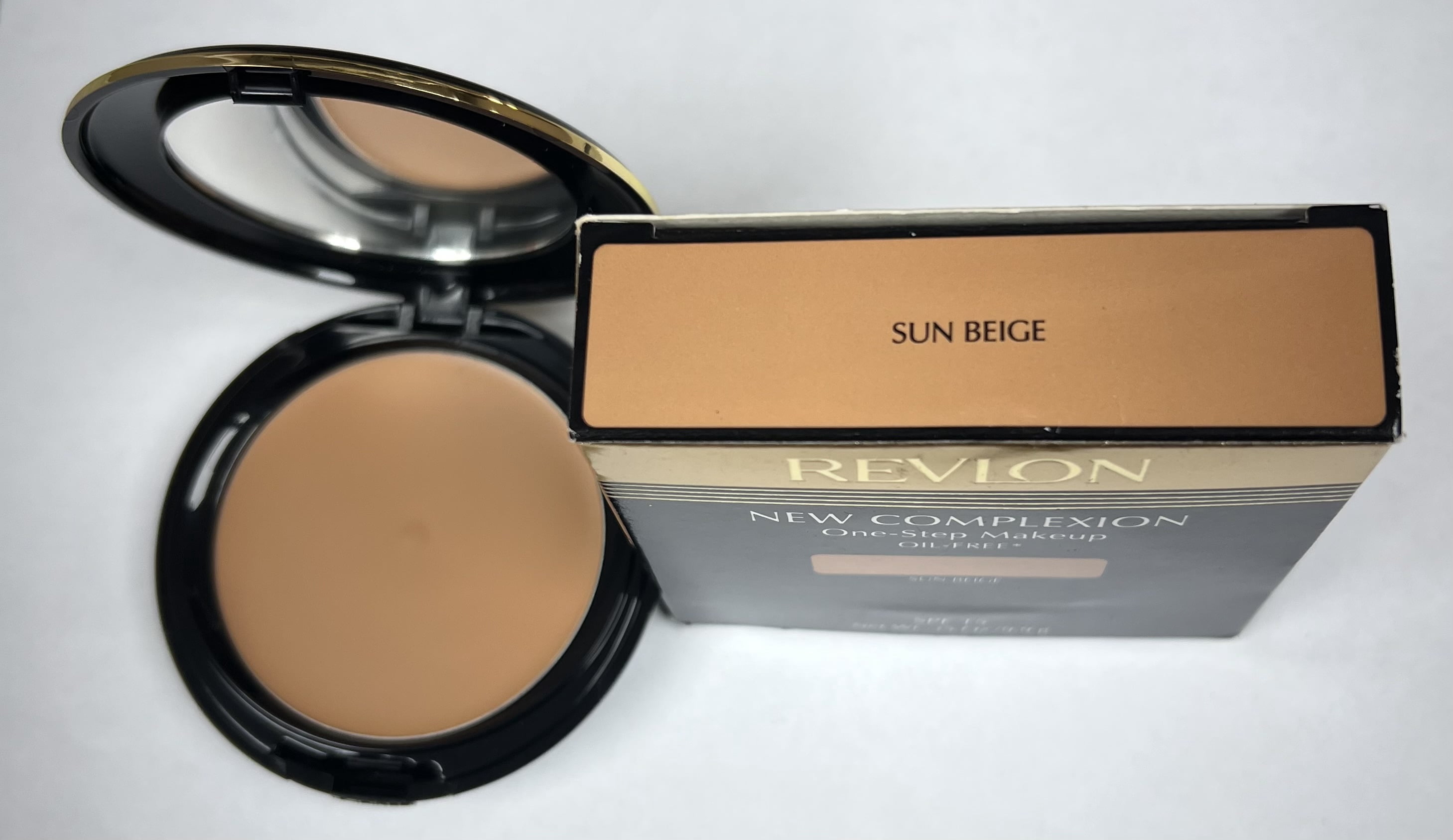 Revlon One Step Oil Free Compact Makeup  SUN BEIGE  0.35 oz SPF 15