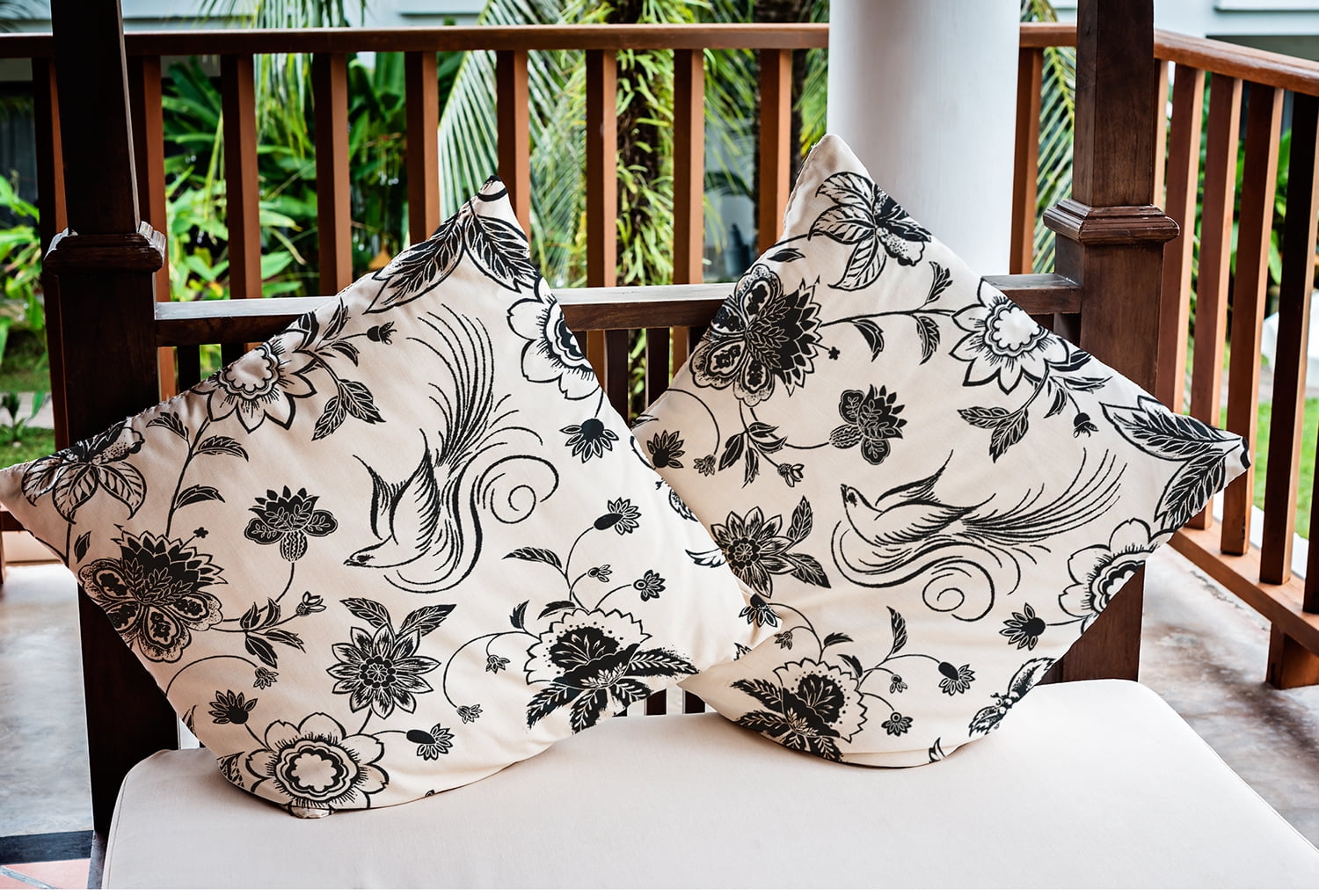 20" x 20" Simply Daisy Traditional Bird Floral Indoor/Outdoor Polyester Throw Pillow, Black Qty 1
