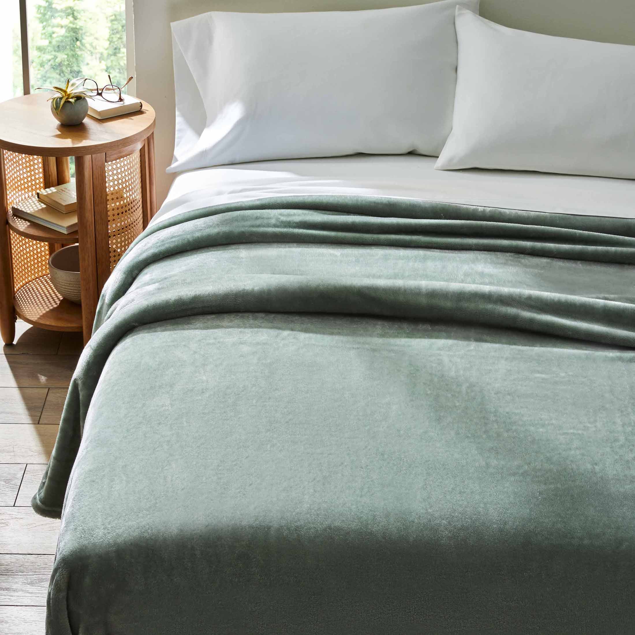 Better Homes & Gardens Luxury Velvet Plush Blanket, Soft Green, Full/Queen
