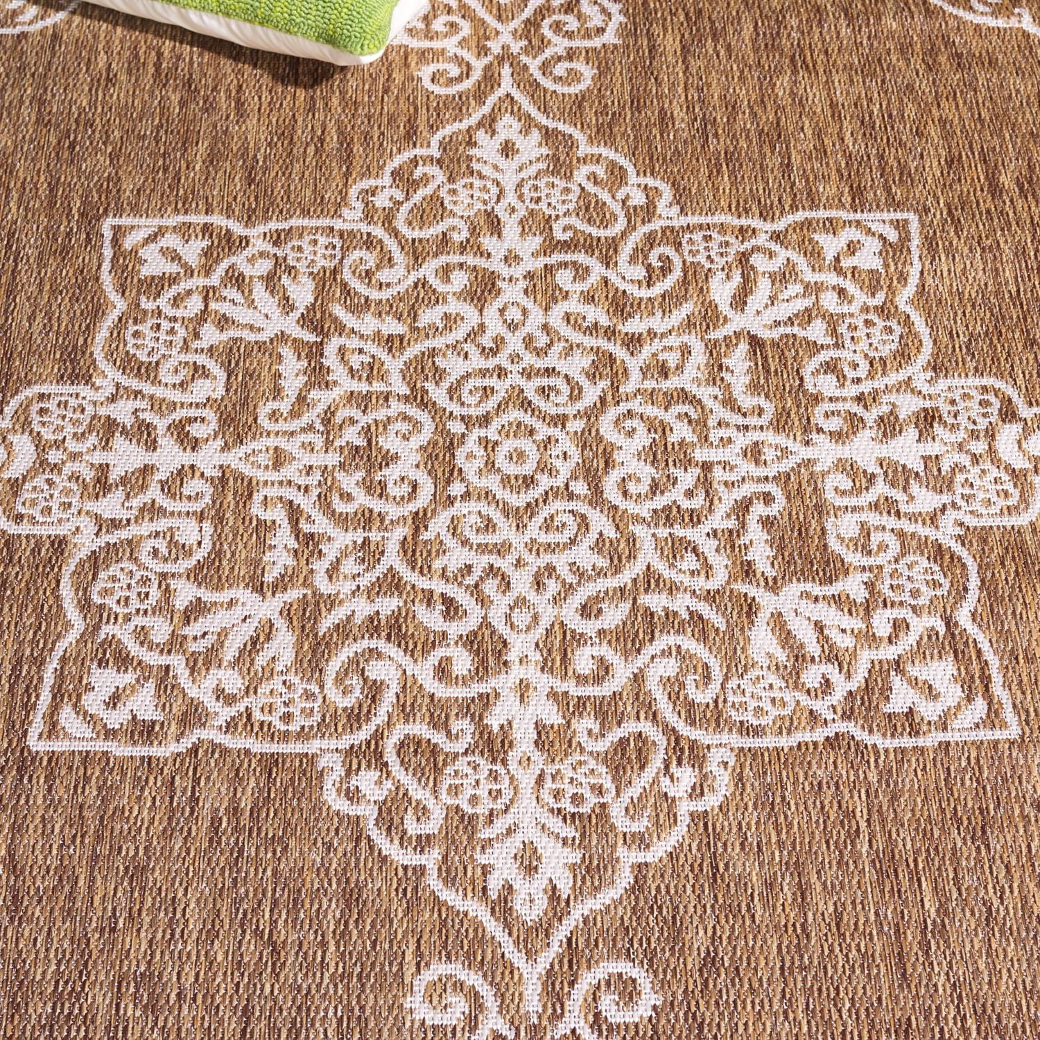 SAFAVIEH Beach House Hubert Medallion Indoor/Outdoor Area Rug