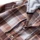 thumbnail image 5 of Blusa informal de manga larga con capucha para hombre, con cuello vuelto, manga larga, cierre de botones, estampado a cuadros, con capucha, 5 of 9
