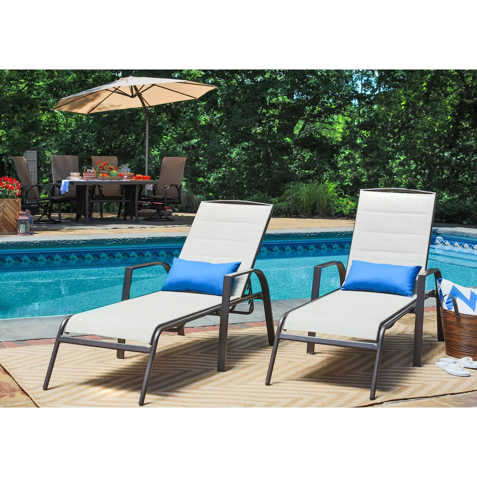 Avalon Home Key Haven Chevron Indoor/Outdoor Area Rug