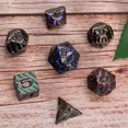 thumbnail image 1 of Juego de dados D&D con rayas metálicas y brillantes, juego de dados poliédricos de 7 piezas con caja de metal de regalo para mazmorras y dragones, dados de metal Dnd para juegos de mesa (níquel negro, 1 of 5