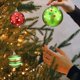 thumbnail image 2 of 12 bolas navideñas de 2,4 pulgadas para colgar en el árbol de Navidad, bolas brillantes con forma de remolino, bastones de caramelo, adornos navideños para fiestas, decoración del hogar, 2 of 5