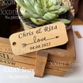 thumbnail image 1 of Etiquetas de recuerdo de boda, Mini etiquetas Kraft personalizadas con nombre y fecha, etiquetas de agradecimiento, recuerdos de decoración de fiesta, 90/180 Uds., 1 of 4