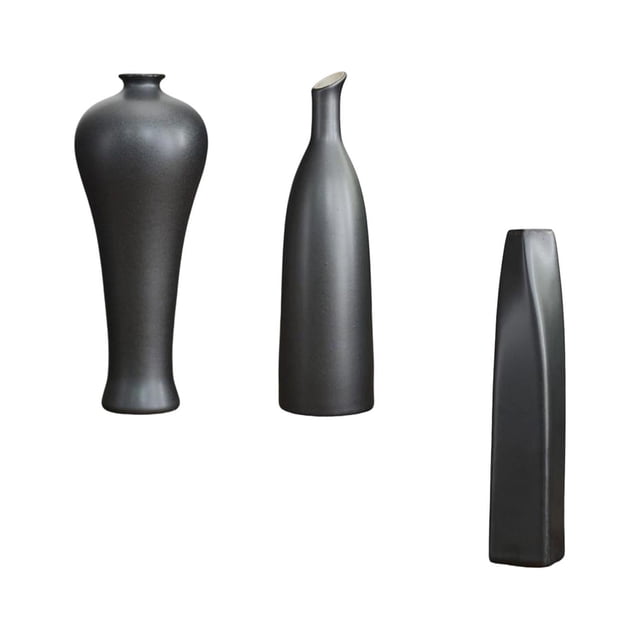 florero de cerámica de 3 piezas centros de mesa de escultura floreros de escritorio de oficina estilo h Conjunto de tres floreros negros de cerámica mate: un jarrón alto de cuerpo curvado con cuello estrecho, un jarrón cilíndrico alargado con boquilla inclinada y un jarrón vertical rectangular de caras planas; vista frontal sobre fondo blanco, ideal para centros de mesa, decoración de escritorio o pequeños arreglos florales.