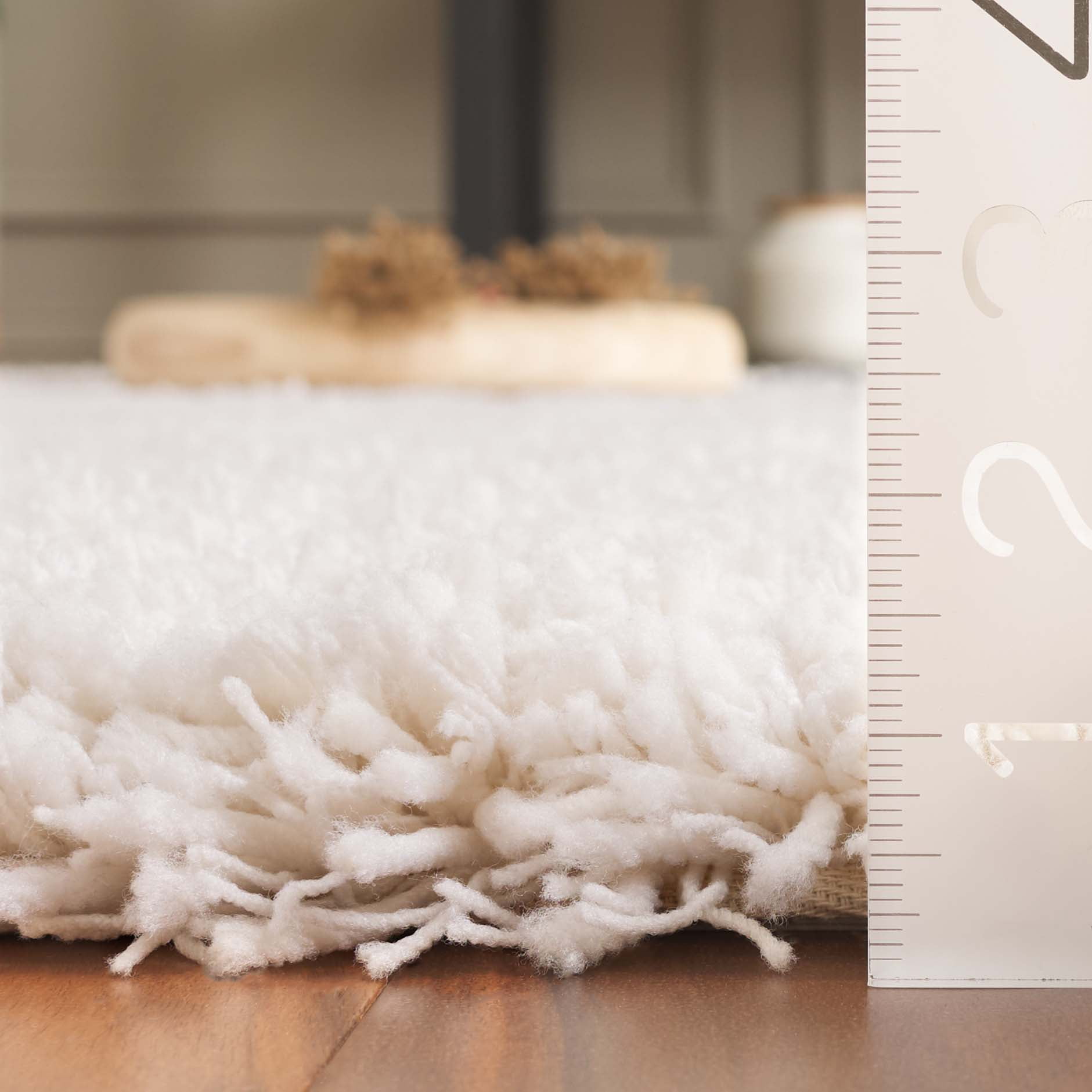 SAFAVIEH Luxe Shag Jameson Solid Area Rug, White, 5' x 8'