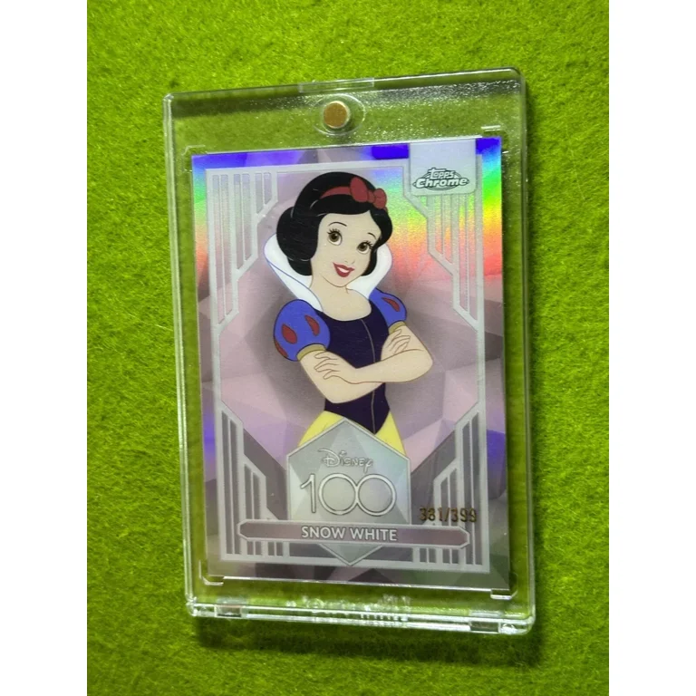 Snow White DISNEY 100 PINK REFRACTOR # /399 SP CARD 2023 Topps