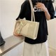 thumbnail image 4 of Nuevo bolso de paja, sencillo y elegante, tipo pañuelo de seda, bolso de hombro para mujer, bolso de playa de verano de gran capacidad., 4 of 5