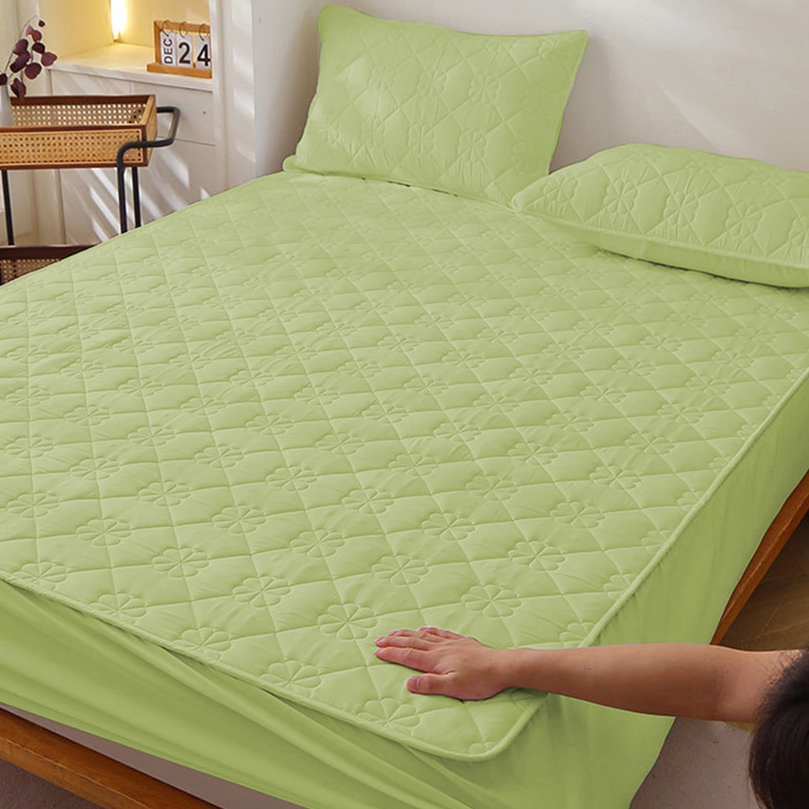 Quilted Fitted Sheet Mattress Protector Deep Pocket 120X200Cm Soft Breathable Microfiber Non Slip Elastic Bed Cover All Season Washable Mattress Pad For Home Hotel Dorm Use Comfortable Fit