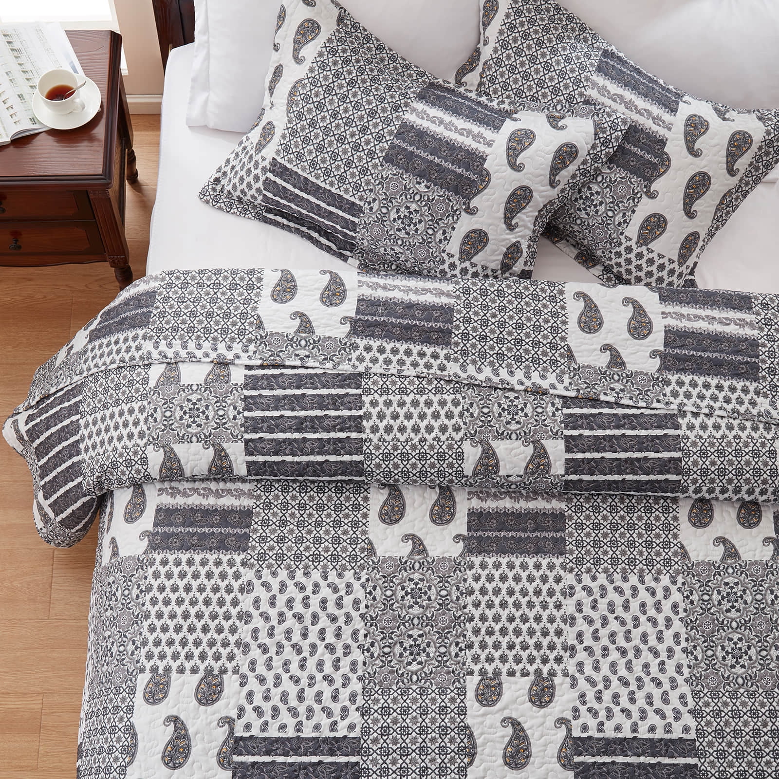 3-Piece King Size Quilt Set - Grey Paisley Bedspread Coverlet with 2 Pillow Shams, Microfiber