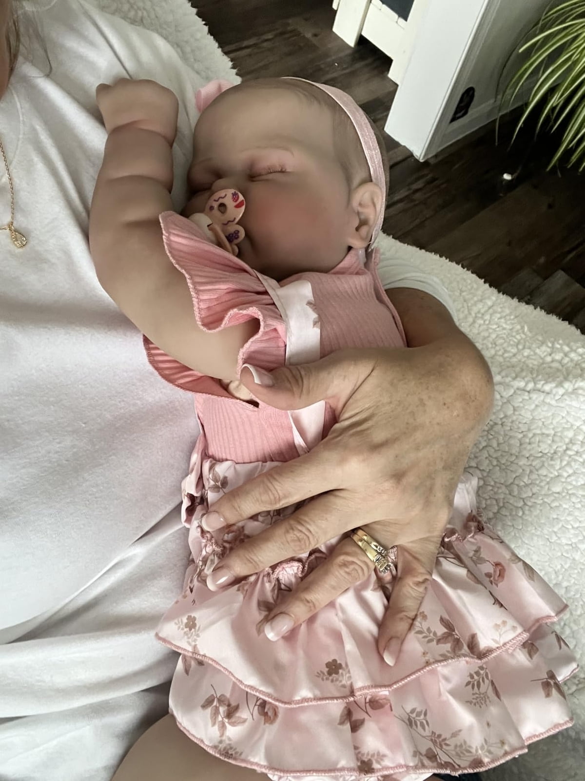 Lifelike Reborn Baby Dolls, Adorable 24 inch Cute Realistic-Newborn Baby Doll Poseable Real Life Cloth Body Baby Dolls with Gift Box for 3+ Year Old
