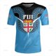 thumbnail image 3 of Camiseta con cuello en V y estampado 3D de la bandera de la República de Fiji Camiseta con cuello en V y emblema gráfico de rugby de Fiji para hombres Camisetas de moda, 3 of 5
