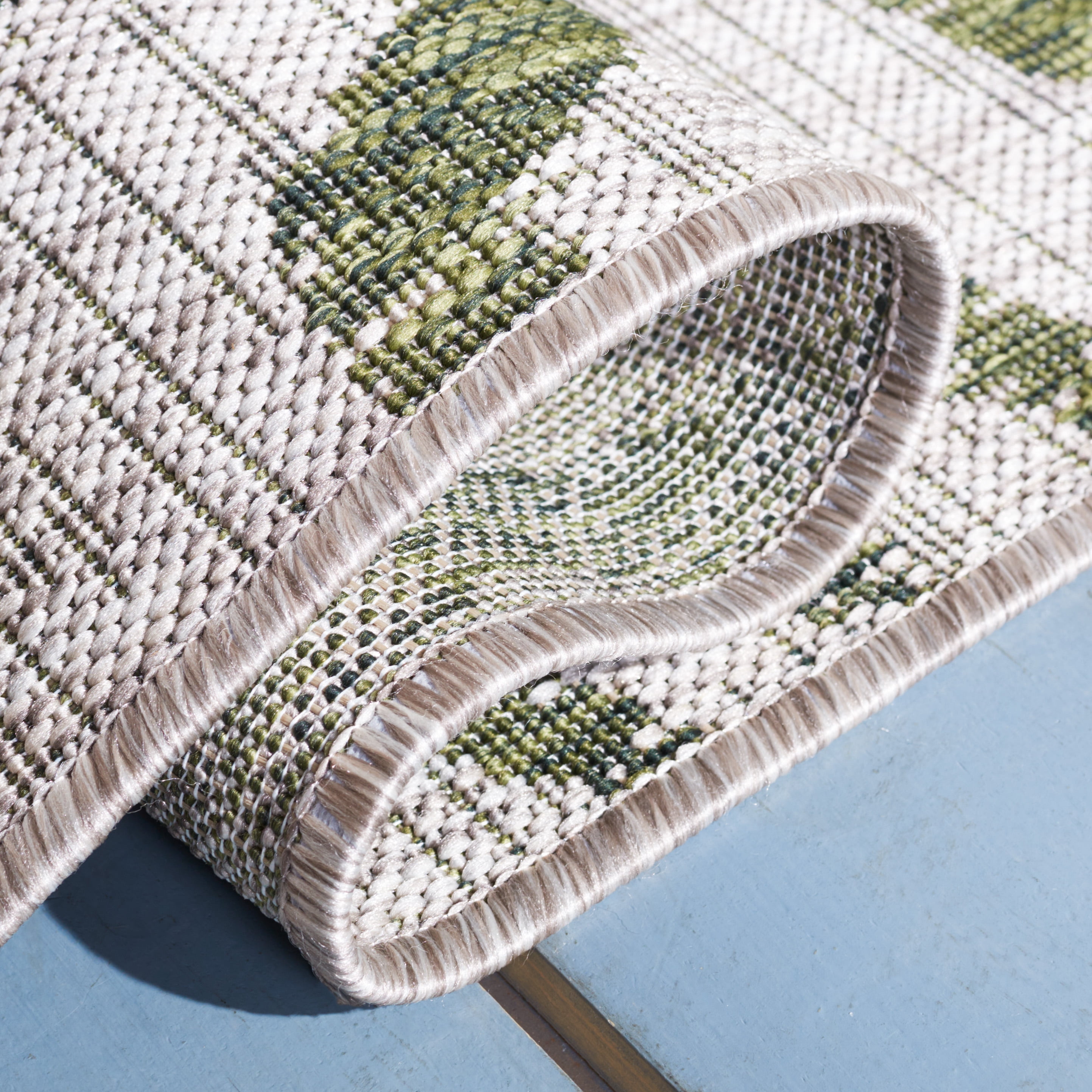 SAFAVIEH Courtyard Gerald Animal Indoor/Outdoor Area Rug, Grey/Green, 2'7" x 5'