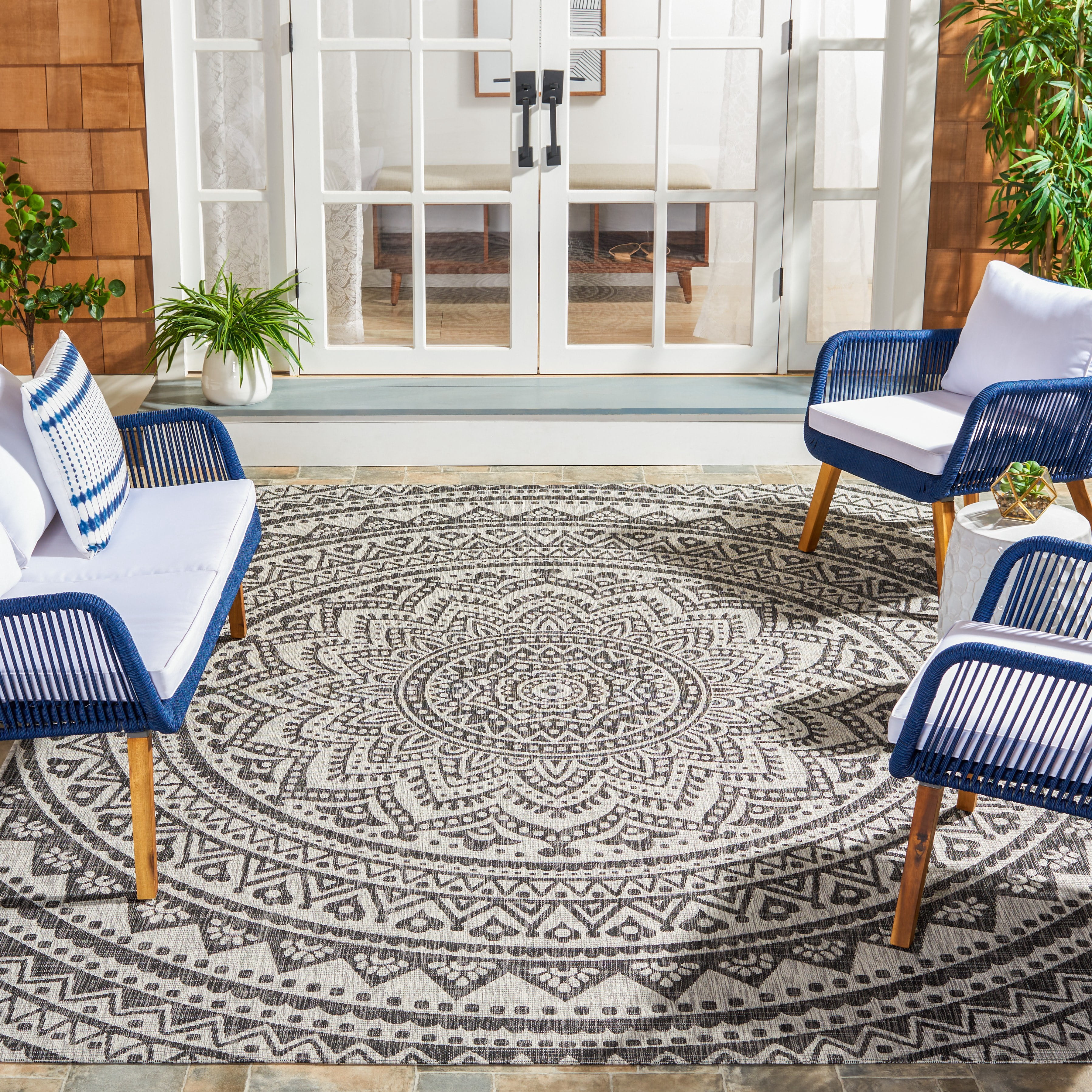 SAFAVIEH Courtyard Josiah Floral Medallion Indoor/Outdoor Area Rug, 8' x 11', Light Grey/Black