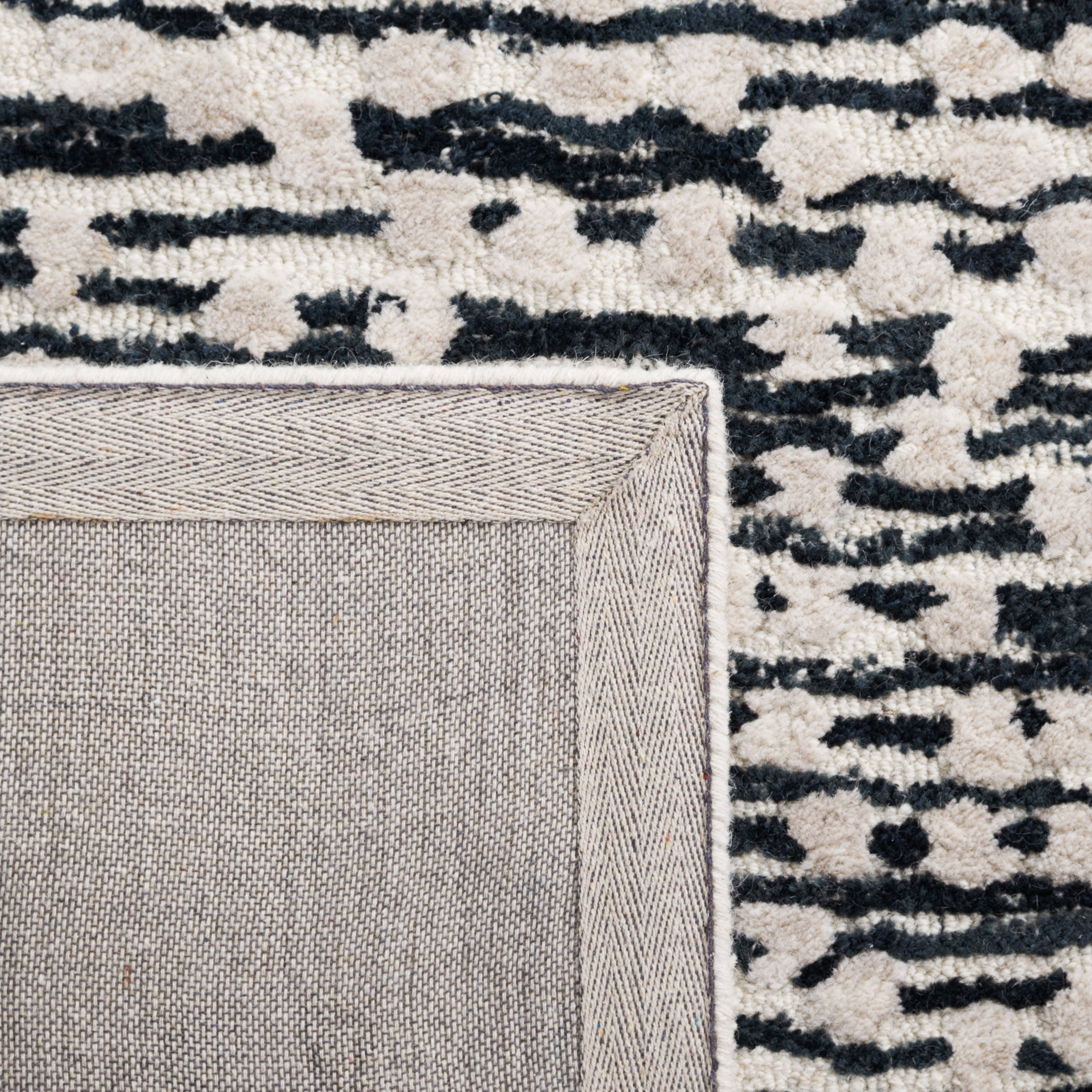 SAFAVIEH Metro Kent Striped Area Rug, Black/Ivory, 3' x 5'