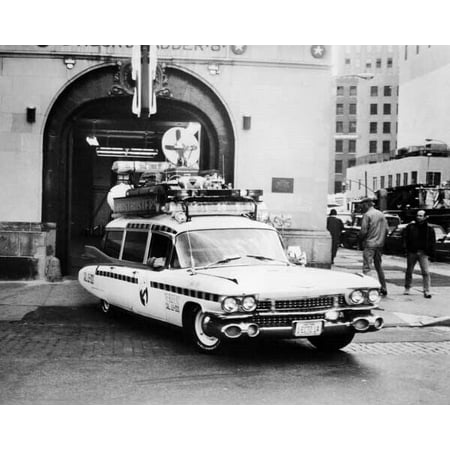 Ghostbusters 1984 The Ectomobile 1959 Cadillac Miller ambulance 8x10 inch photo