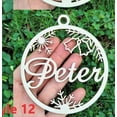 thumbnail image 3 of Nombres diferentes personalizados, decoraciones navideñas con bolas de copo de nieve para el hogar, tarjeta con nombre grabado con láser, decoración navideña, 3 of 5