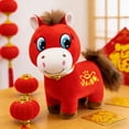 thumbnail image 4 of Encanto cultural: La mascota del Año del Caballo 2026 está diseñada en un estilo tradicional chino, con sillas de montar bordadas y crines de hilo dorado, que encarnan el estilo de las pinturas de cab, 4 of 8