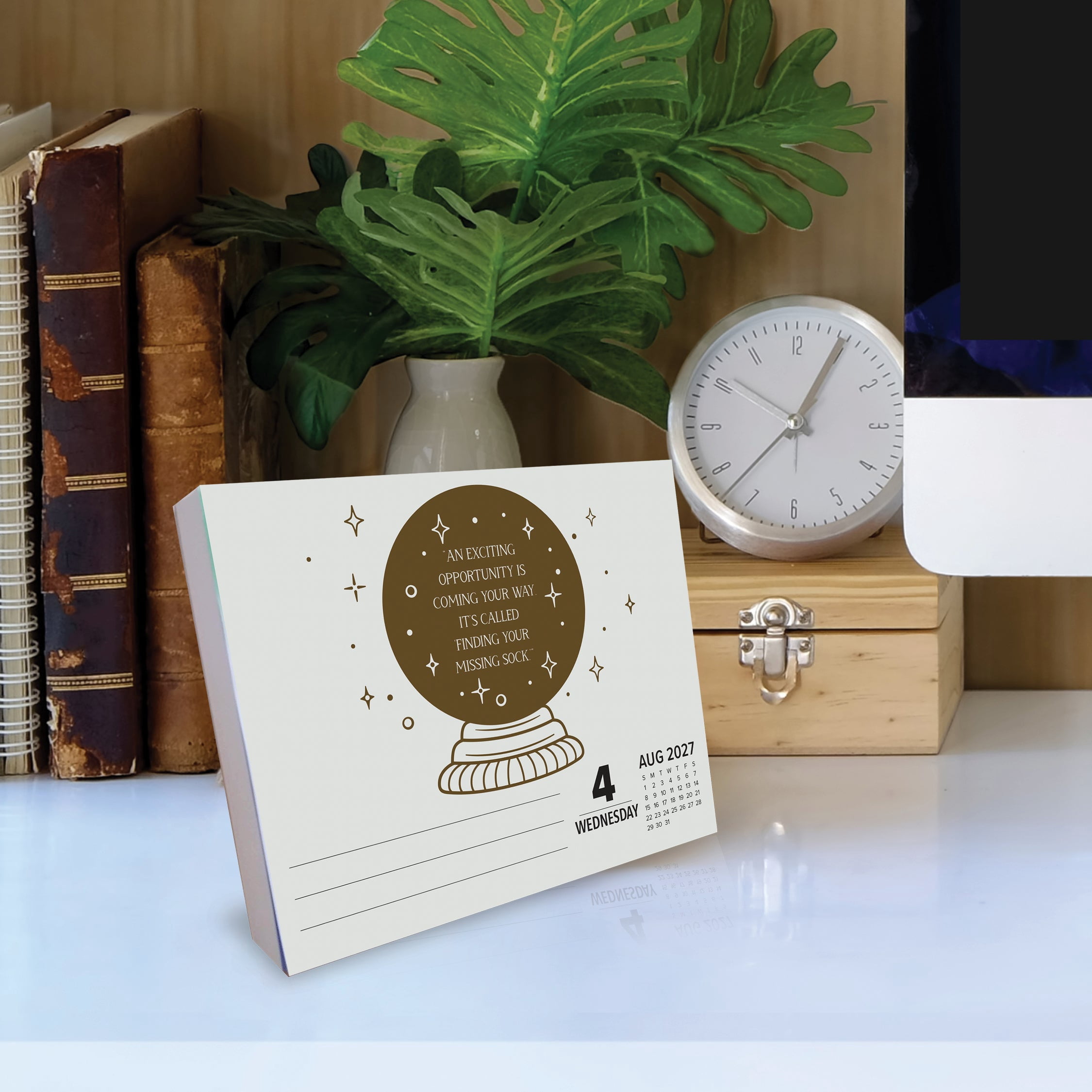 Willow Creek Press, Miss Fortune: Slightly Psychic, Mostly Clueless 2027 Box Calendar