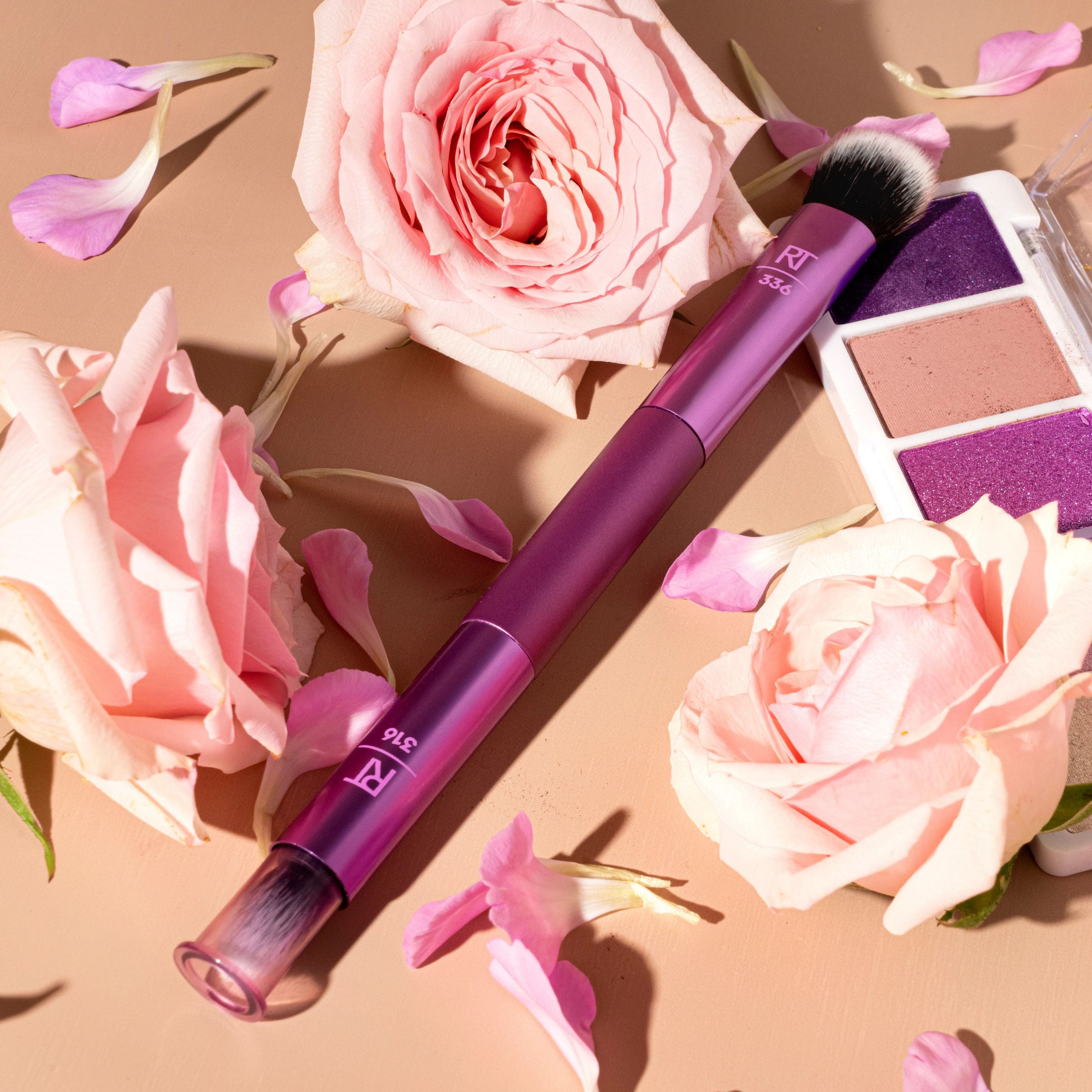 Real Techniques Blend & Define Dual Ended Makeup Brush, For Well Blended Eye Looks, Use With Eye Shadow, Purple, Aluminum Handle and Soft Bristles, 1 Count