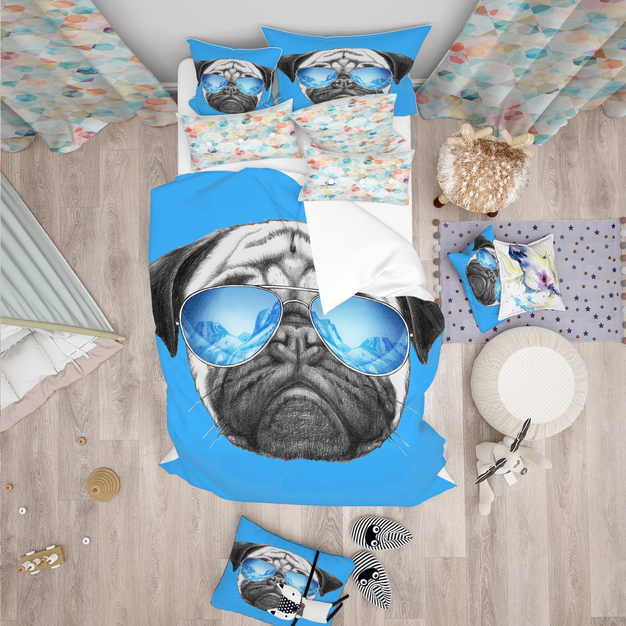 Designart 'Pug Dog with Mirror Sunglasses' Modern & Contemporary Duvet Cover Set