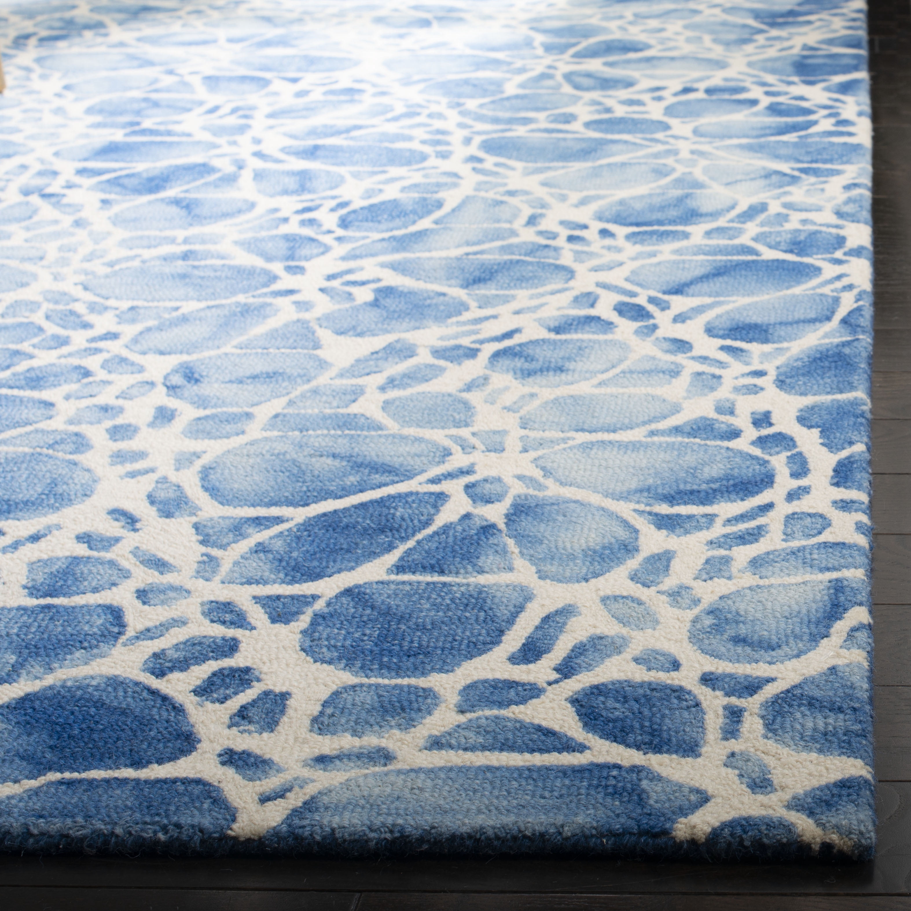 SAFAVIEH Dip Dye Eleanora Distressed Wool Area Rug, Ivory/Blue, 5' x 8'