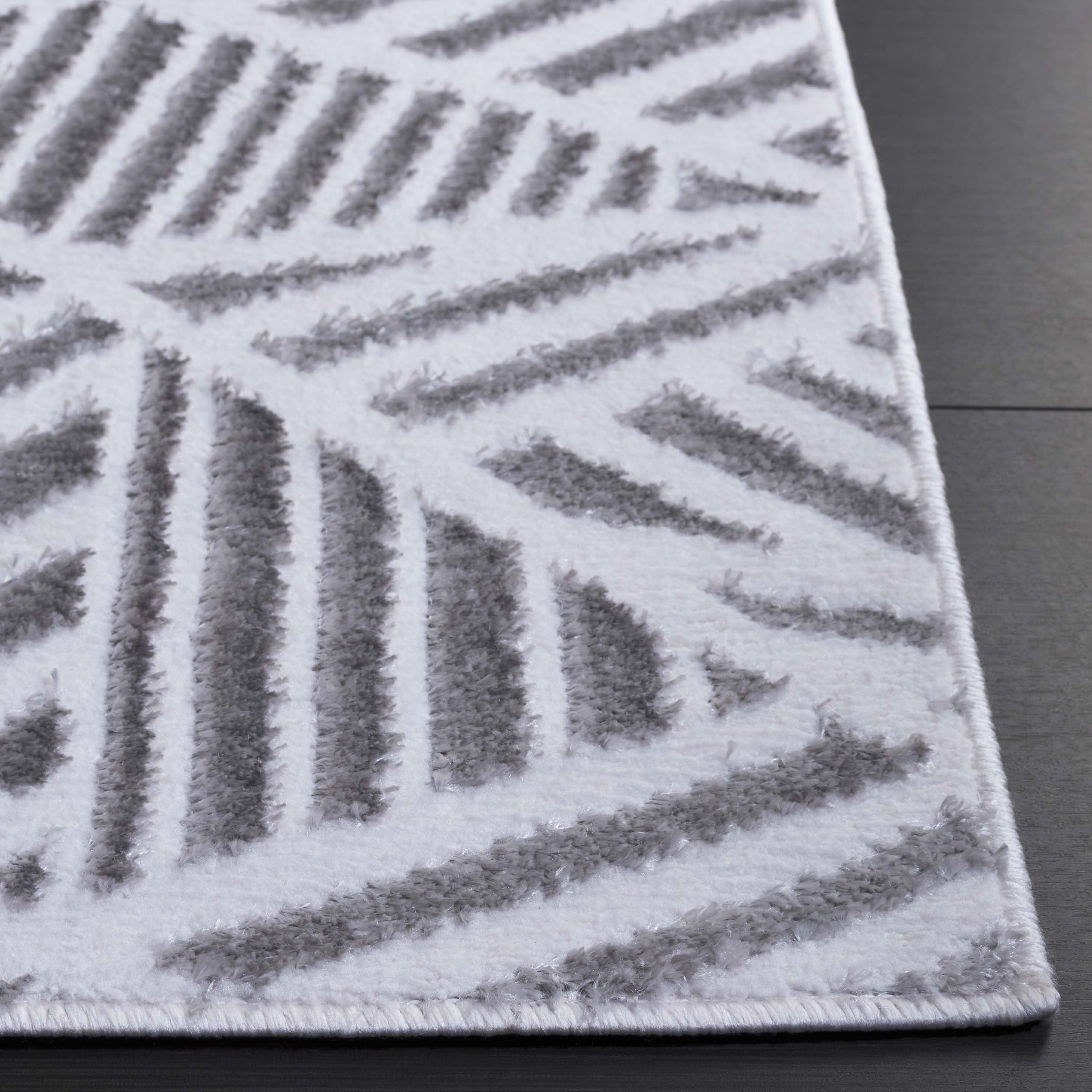 SAFAVIEH Maya Vaughn Geometric Runner Rug, Ivory/Grey, 2' x 8'