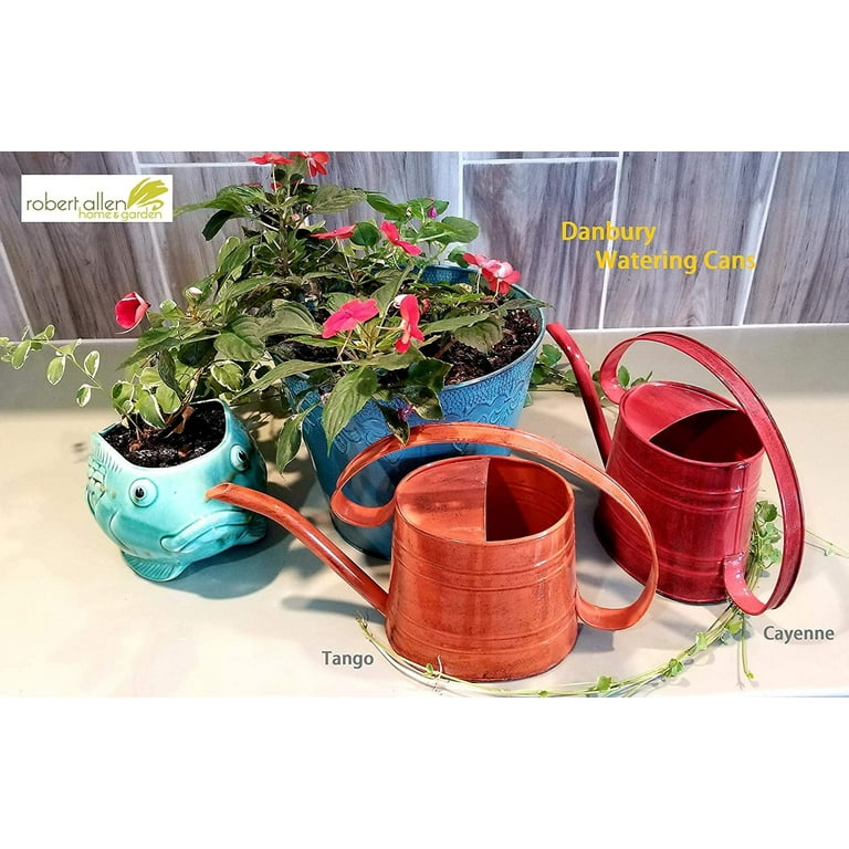 Robert Allen Cayenne Red 0.5 gal Metal Danbury Watering Can Robert Allen Cayenne Red 0.5 gal Metal Danbury Watering Can