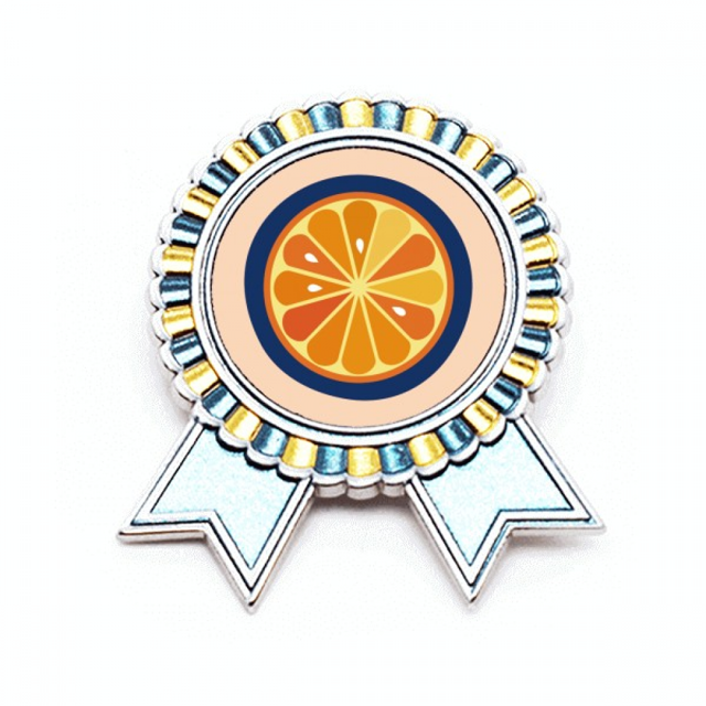 O alfabeto naranja lindo patron Insignia broche Medalla ganadora