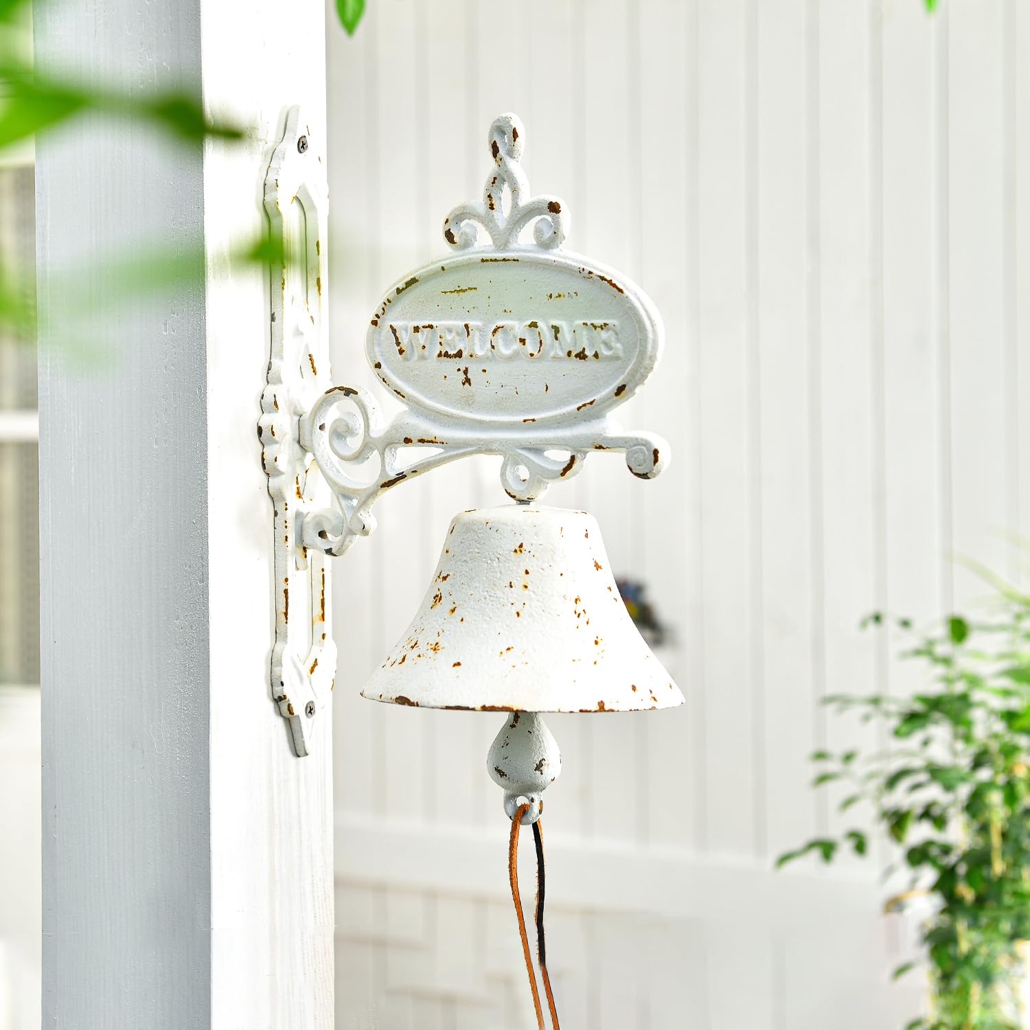 Sungmor Cast Iron Dinner Bell Rustic White Wall Hanging Bell Welcome Sign, Vintage Style Farmhouse Outside Door Bell, Decorative Manually Shaking Doorbell, Indoor Outdoor Wall Mounted Dinner Bell