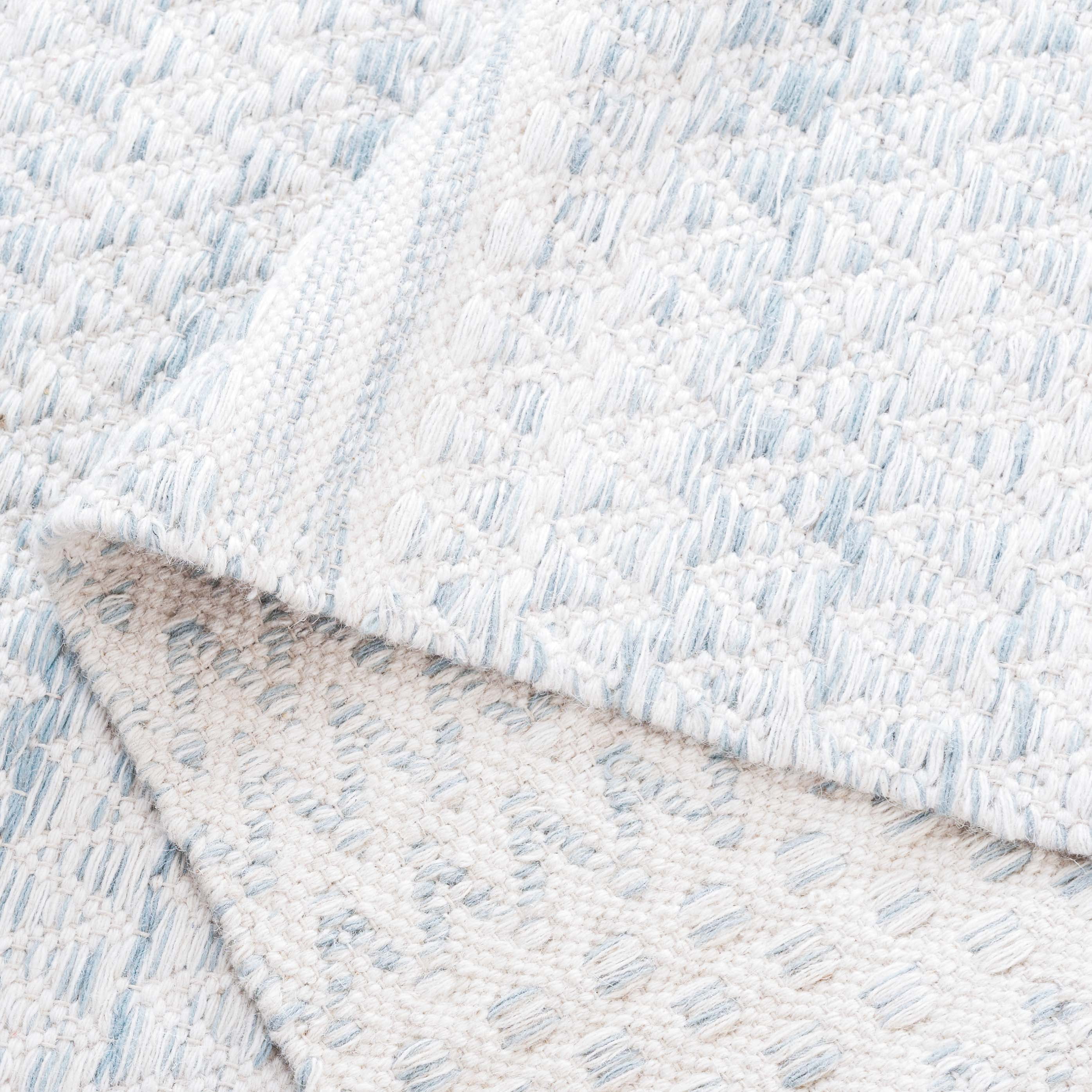 SAFAVIEH Kilim Blazhe Tribal Area Rug, Ivory/Light Blue, 4' x 6'