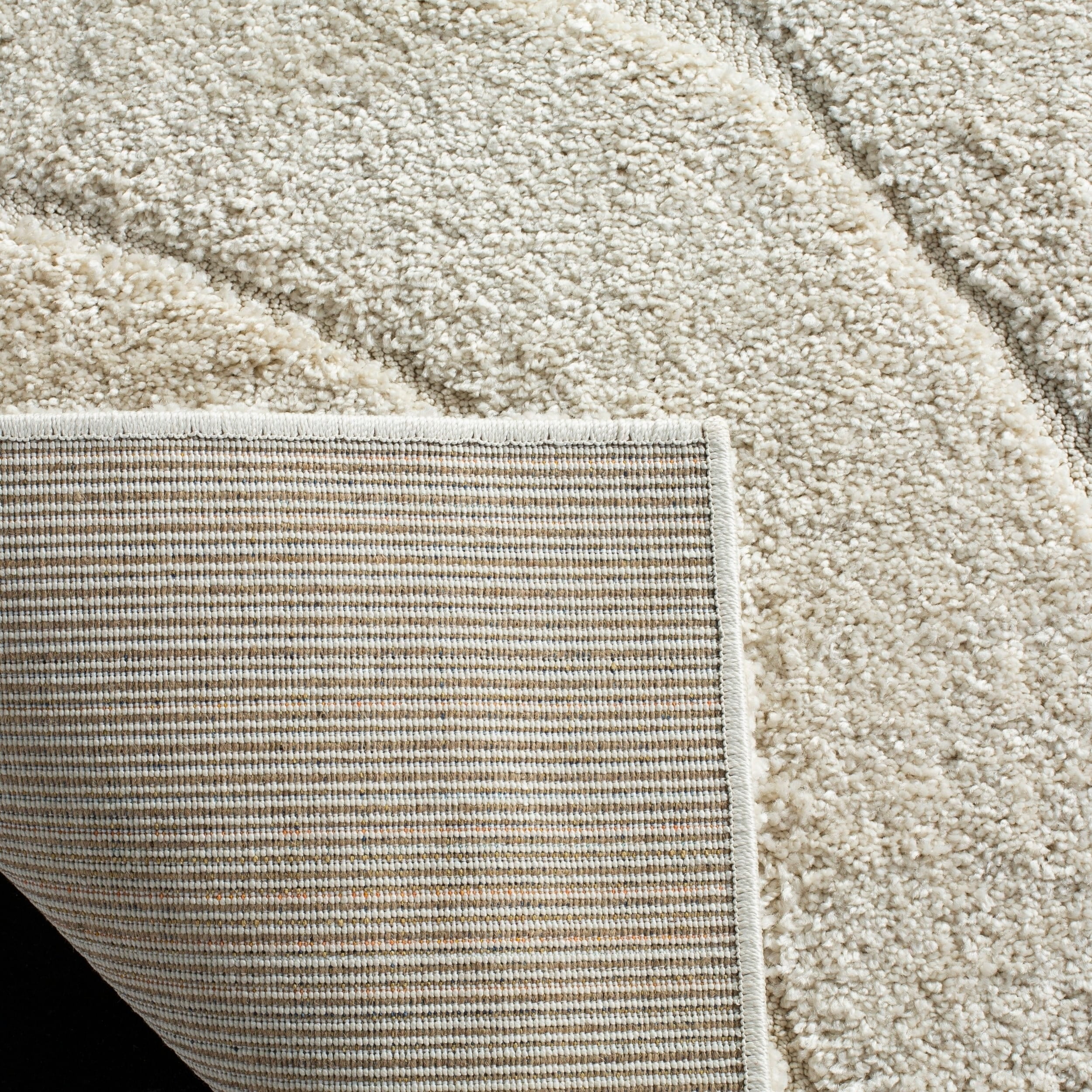 SAFAVIEH Florida Tabitha Geometric Waves Shag Area Rug, Cream, 5' x 5' Round