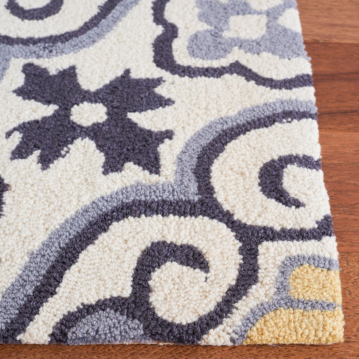 SAFAVIEH Four Seasons Katelynn Damask Polyester Area Rug, Grey/Ivory, 5' x 8'