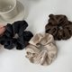 thumbnail image 2 of Accesorio para el cabello antirotura y antifricción para mujeres y niñas (negro), cabello de seda, coletero de seda, coletero de satén antideslizante. Sincero Electrónica, 2 of 5
