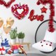 thumbnail image 3 of Gran corona navideña para exteriores con forma de corazón para el día de San Valentín, para puerta de entrada, decoración para fiesta de cumpleaños, hogar, ventana interior (rojo, talla única), 3 of 4