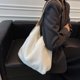 thumbnail image 5 of Bolsa de mano de felpa con doble correa para mujer, de gran capacidad de tela cálida (blanco) Ehuebsd Para Estrenar, 5 of 9