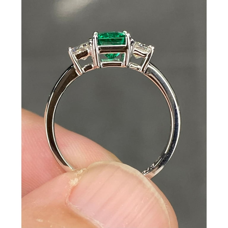 Exceptional 4.6 Ctw Vivid Green Colombian Emerald Ring For