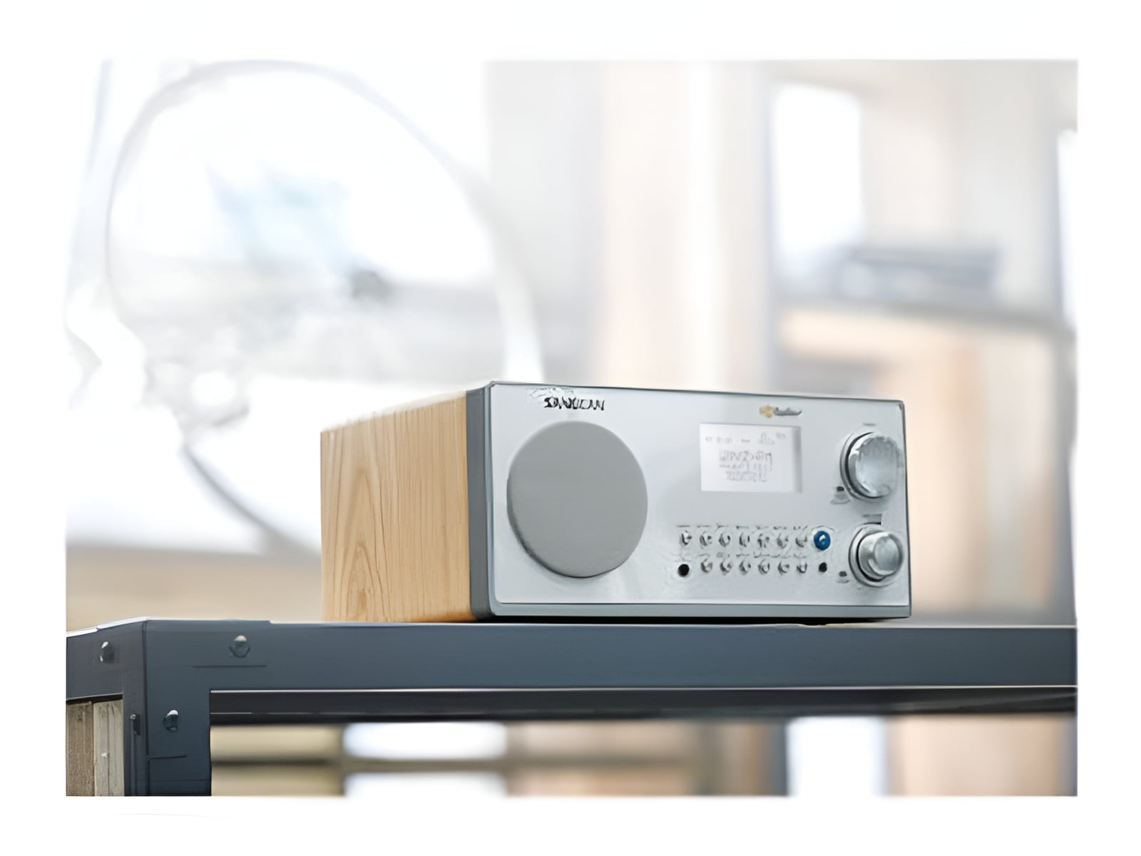 Sangean HDR-18 HD Radio/FM-Stereo/AM Wooden Cabinet Table Top Radio silver