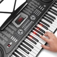 thumbnail image 4 of Hamzer Piano con teclado de 61 teclas con teclas iluminadas, parlantes incorporados, soporte, banco y etiquetas para teclas - Juego de teclado musical electrónico portátil para principiantes, 4 of 5