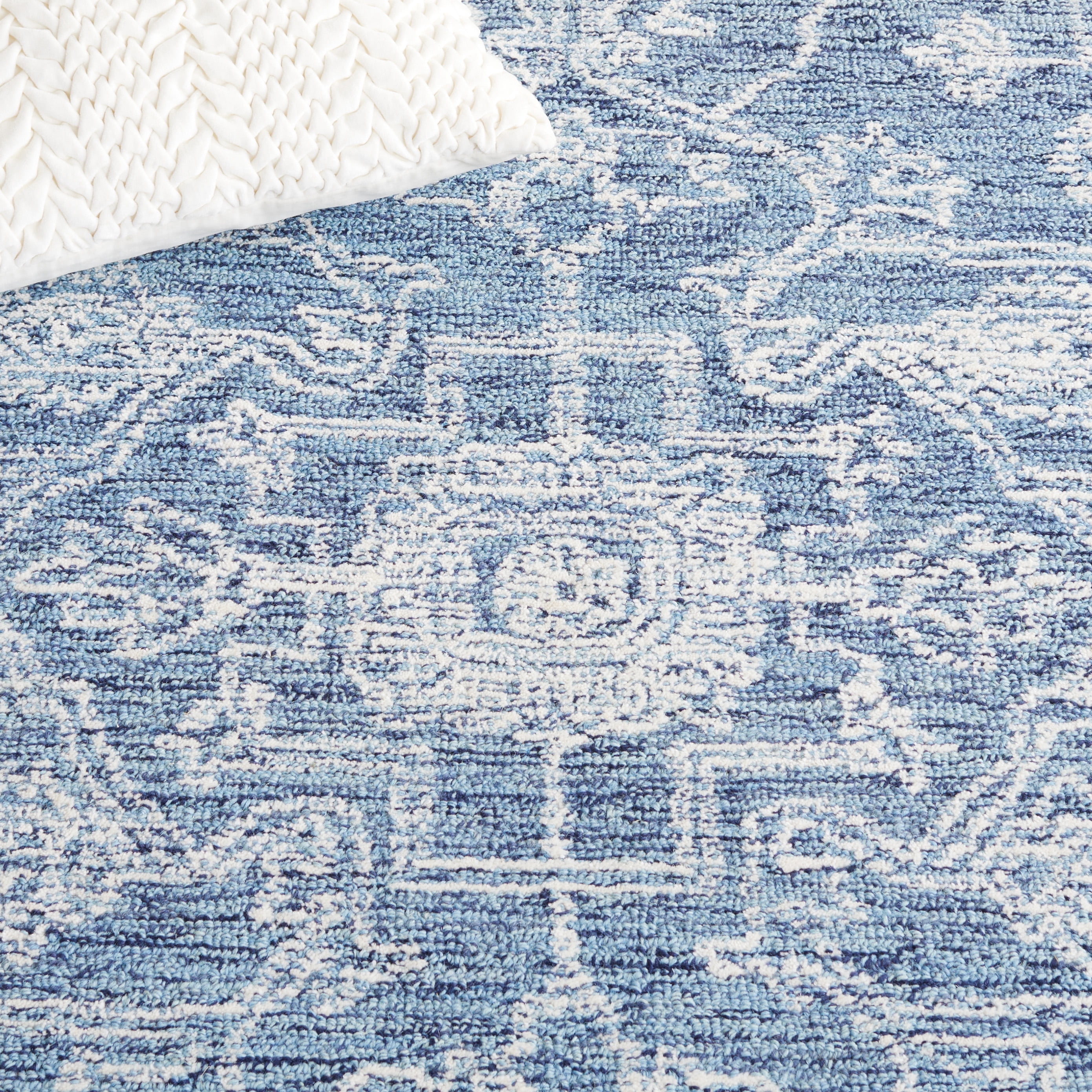 SAFAVIEH Micro-Loop Wesley Medallion Area Rug, Blue/Ivory, 6' x 6' Round