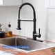 thumbnail image 2 of Negro Acero inoxidable Grifo de cocina 360° Giro Palanca única Extraíble Grifos comerciales Arco alto Agua caliente y fría Grifos mezcladores Con dos mangueras de acero inoxidable, 2 of 7
